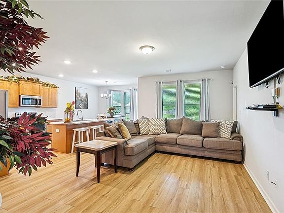 4th image of 47509 Cathy Ln