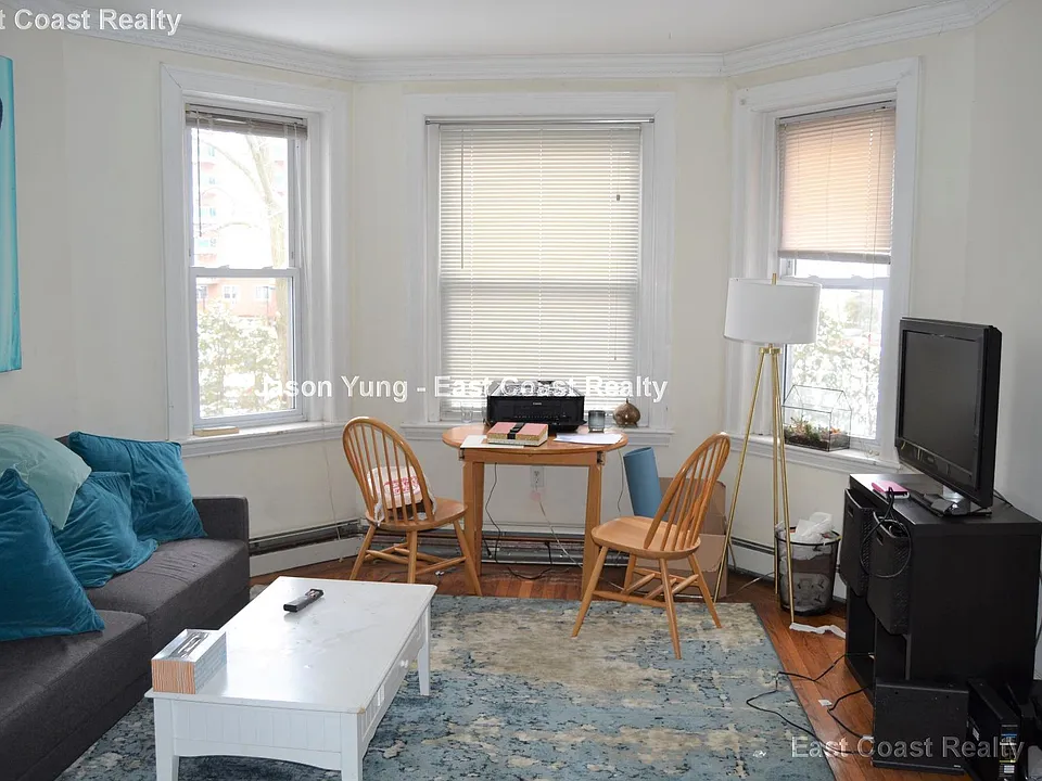 73 Thatcher St #202