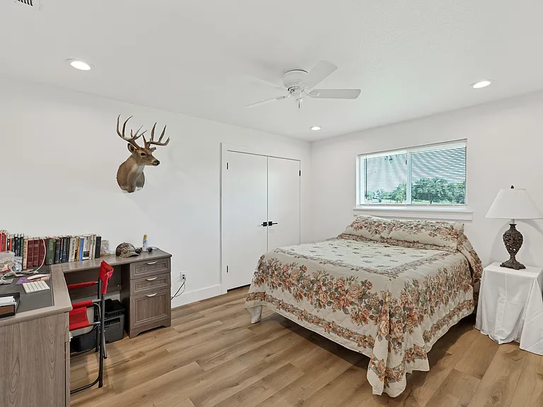 1901 Melissa Ln — Photo 32