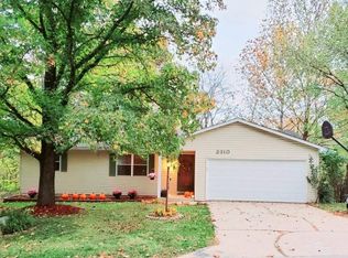 2310 S Grandview Cir, Columbia, MO 65203