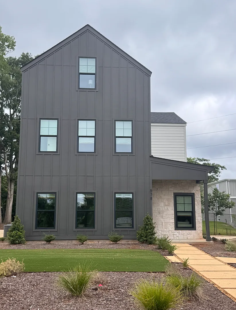 578 Pride Avenue Brand-New Luxury Student Living — Photo 1