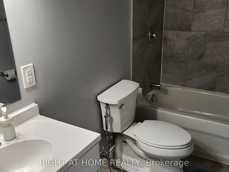 99 Hurley Rd — Photo 6
