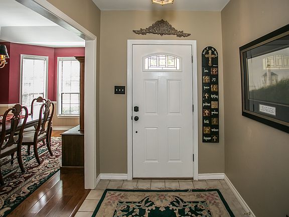 4th image of 19493 Meadowood Ln