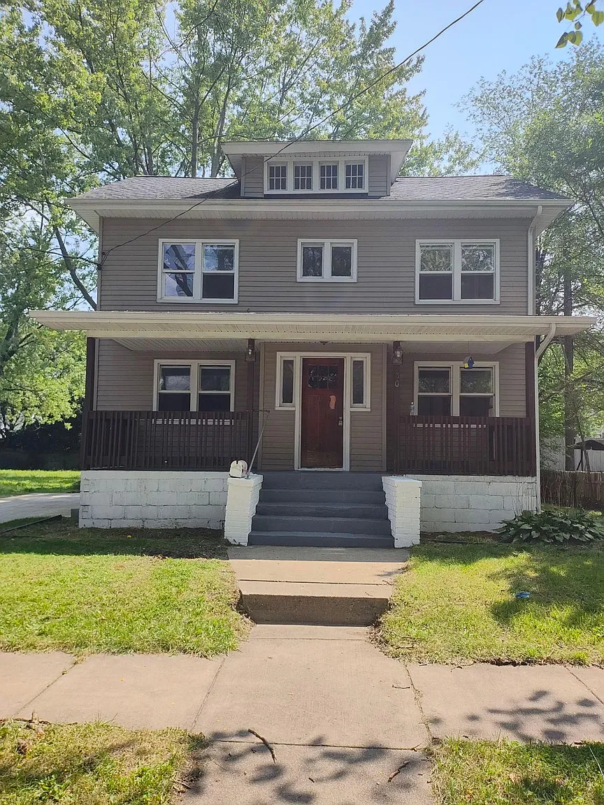 307 N Pleasant St photo 1