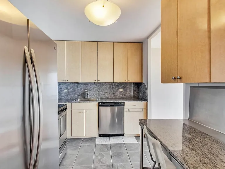 5445 N Sheridan Rd #1706 — Photo 11