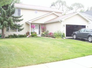 648 Hastings Rd, Wheeling, IL 60090