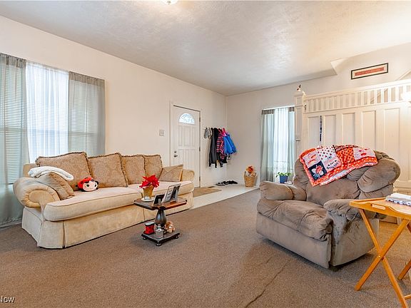 4th image of 900 4th St SW