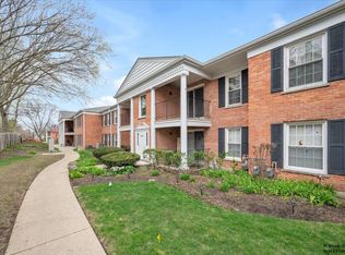 510 Shorely Dr APT 201, Barrington, IL 60010