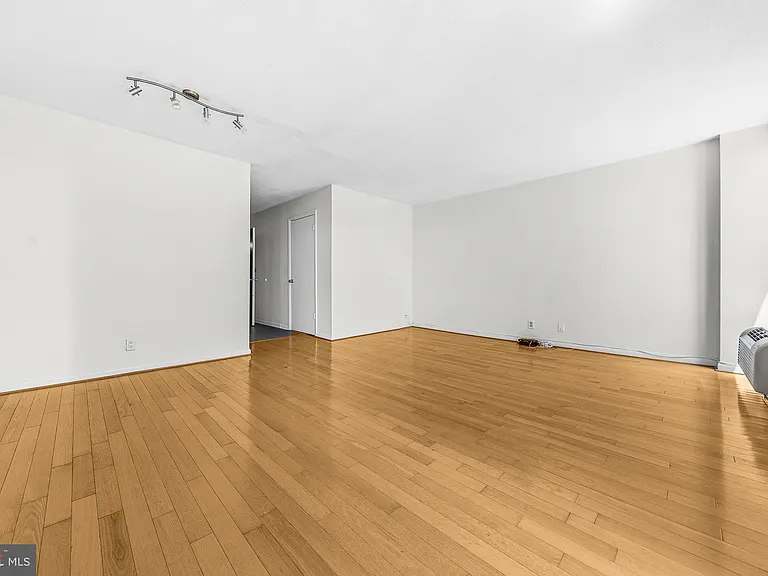 1800 R St NW #604 — Photo 5