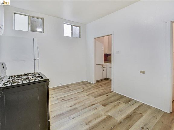 3rd image of 832 7th Ave
