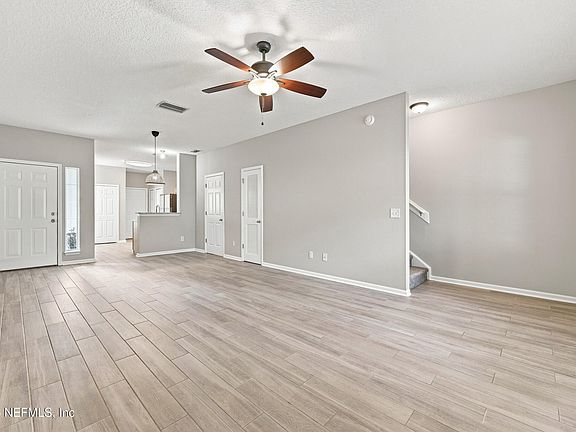 3rd image of 857 SOUTHERN CREEK Drive