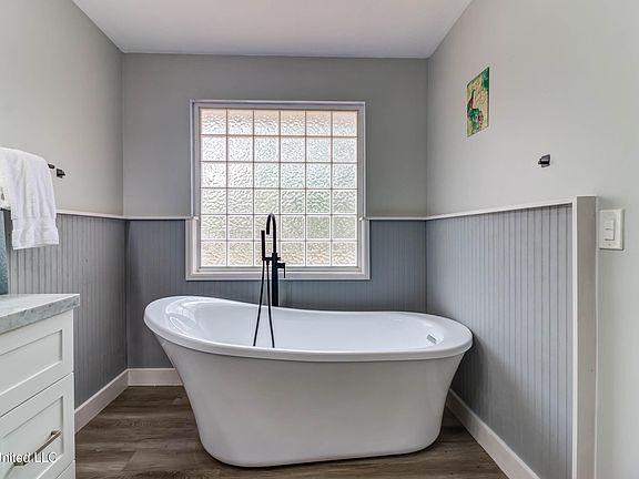 5th image of 12522 Wolf River Rd