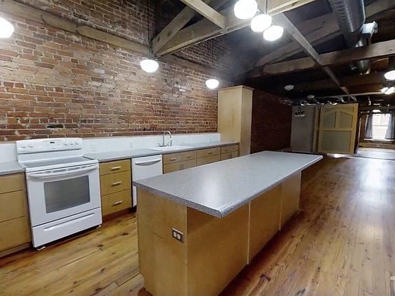 4th image of 130 Howard St