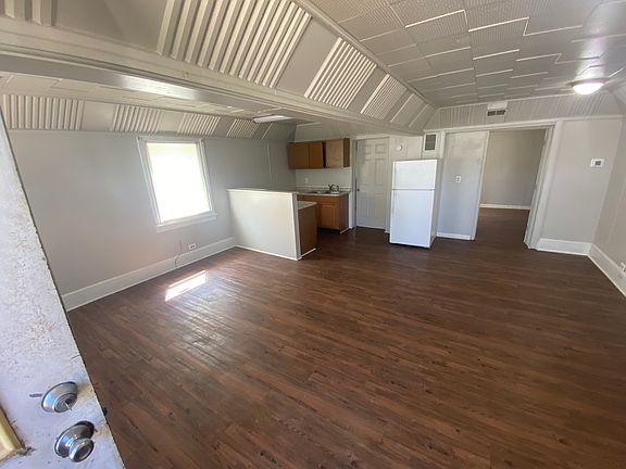 2nd image of 906 W South St APT 4