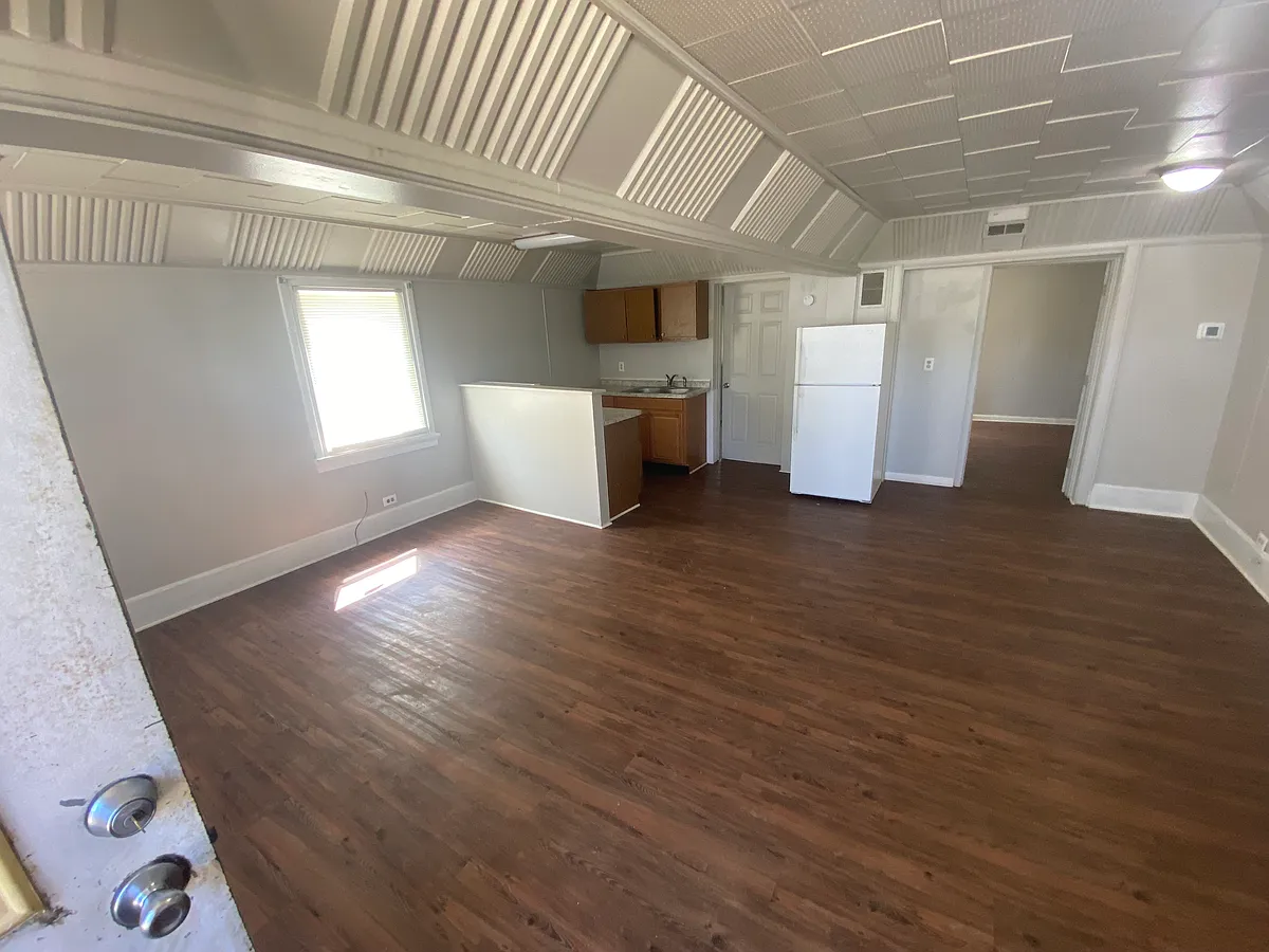 Building Photo - 906 W South St #4