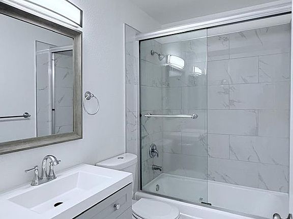 3rd image of 637 W 79th St APT 6