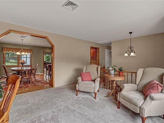 4th image of 46 Edgewood Dr