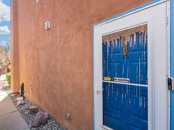 5th image of 717 Candelaria Rd NW APT N