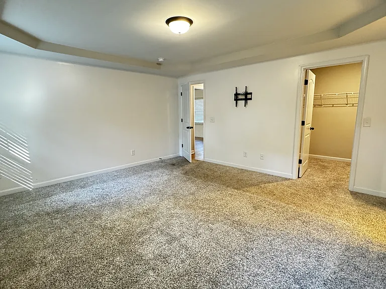 225 Westfield Dr — Photo 6
