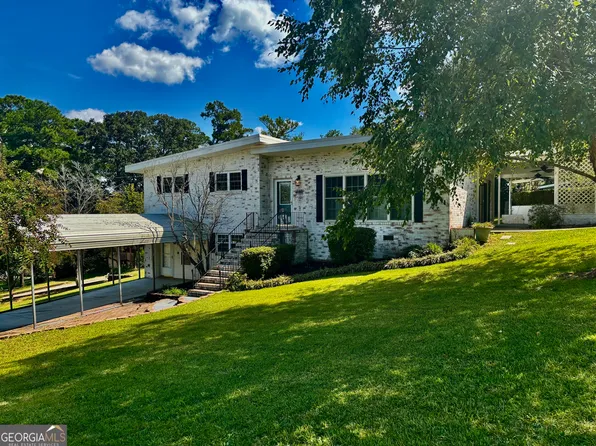 402 Pine Valley Dr, Warner Robins, GA 31088