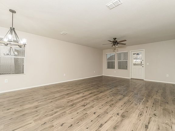 4th image of 1828 Vernon Dr