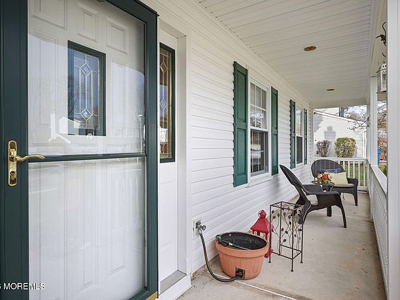 5th image of 64 Appletree Road