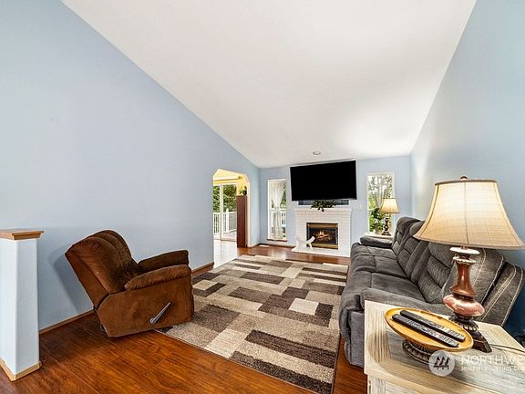 3rd image of 19515 79 Avenue Ct E