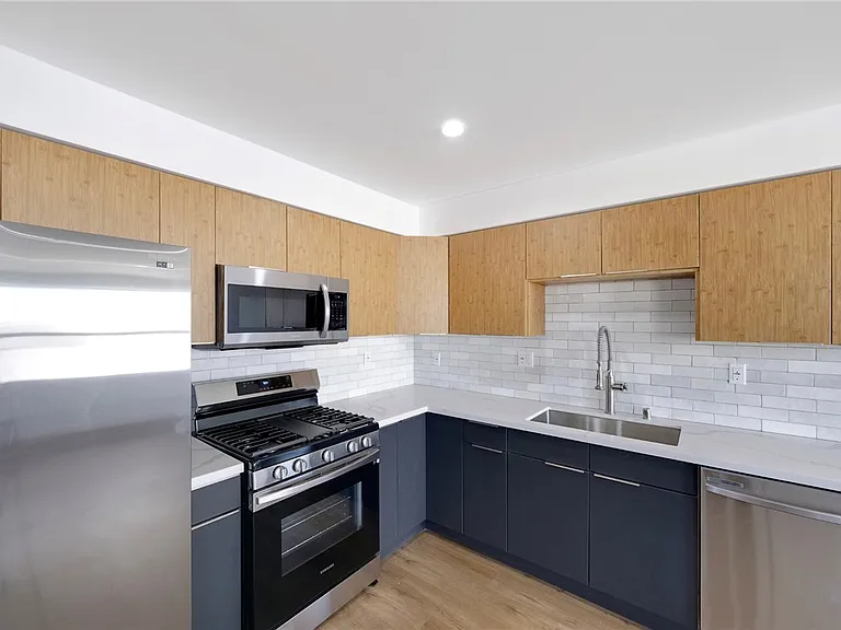 1856 S Redondo Blvd — Photo 6