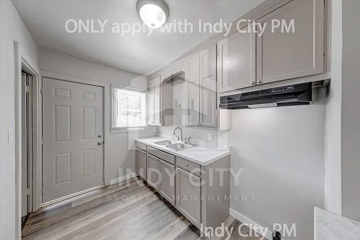 1326 N Gladstone Ave — Photo 10
