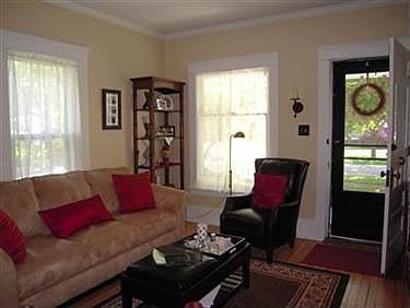 4th image of 164 Bradley St