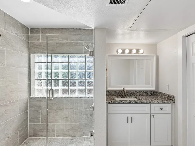 3901 Travis St #100 — Photo 17