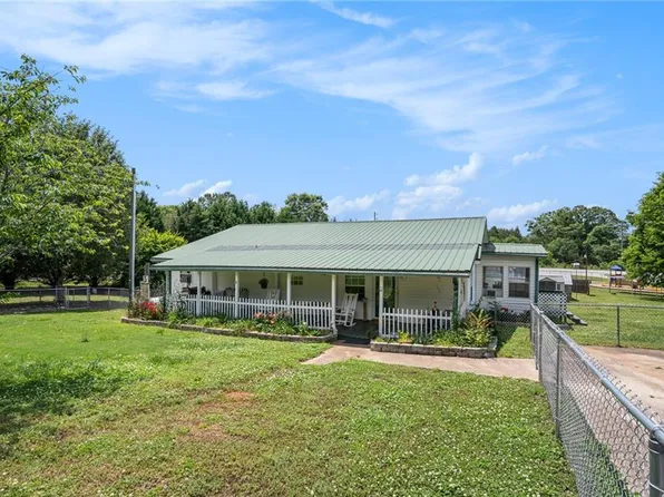 92 Hillcrest Rd, Covington, GA 30016