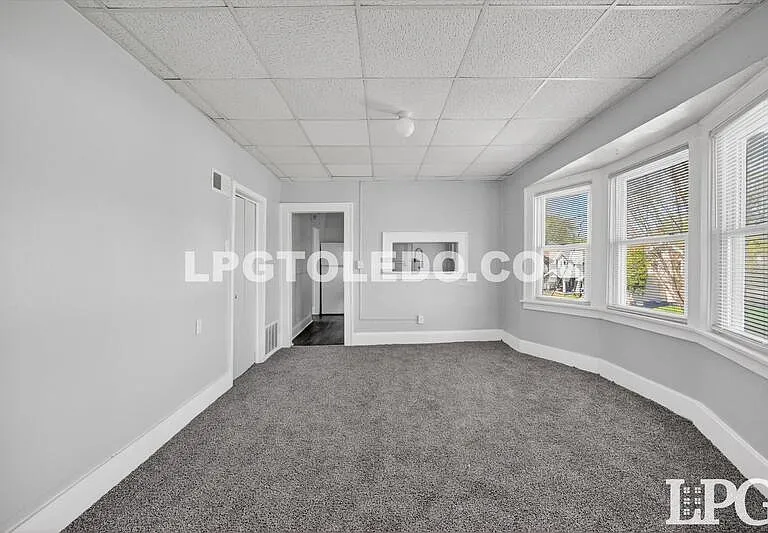 1734 Arlington Ave — Photo 11