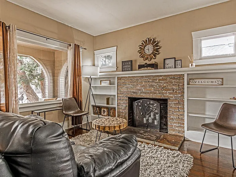 504 Newport Ave — Photo 3