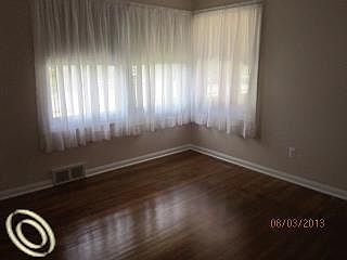 5th image of 28330 Edward St
