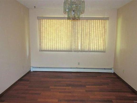 5th image of 32 Wedgewood Ln