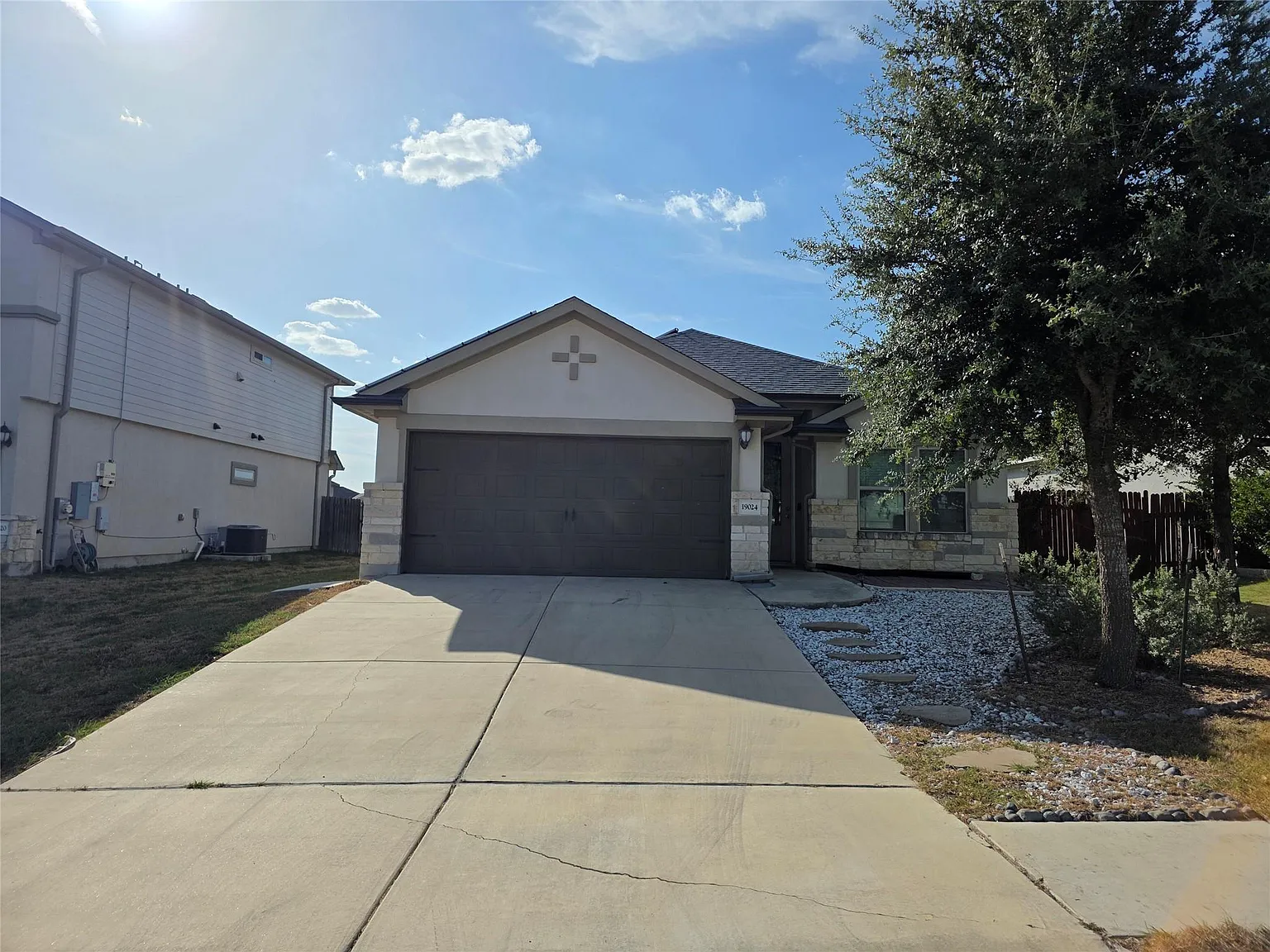 4 bed, 3.0 bath, 1925 sqft, $2,350 — Photo 3
