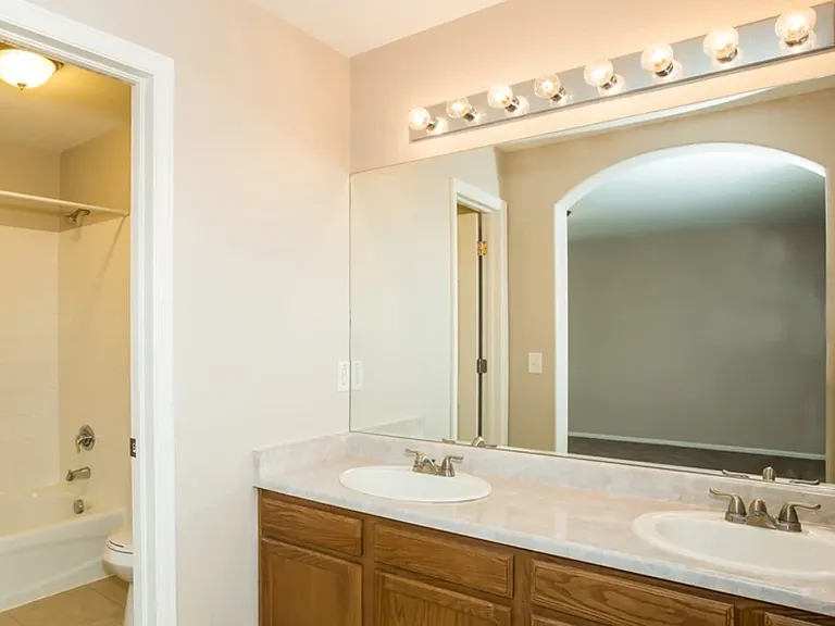 9822 Kenton Cir — Photo 5