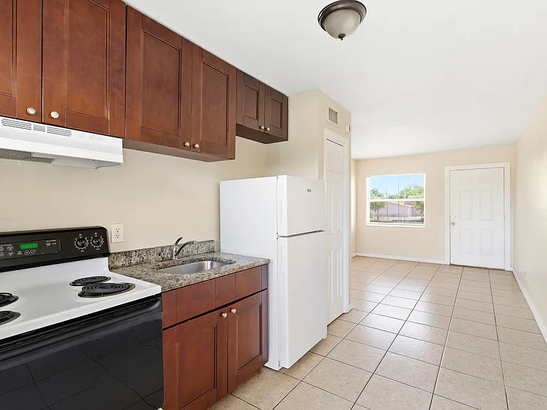 1799 Russell St S #3 — Photo 15