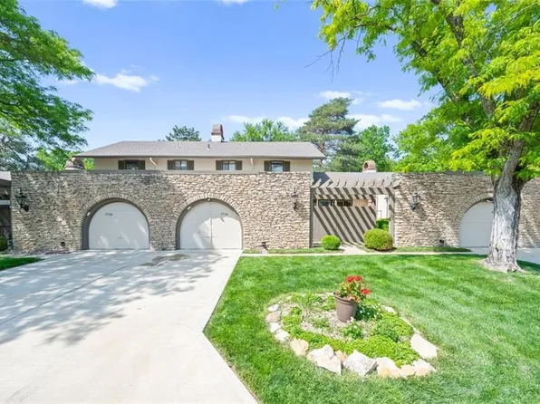 7704 W 102nd St, Overland Park, KS 66212