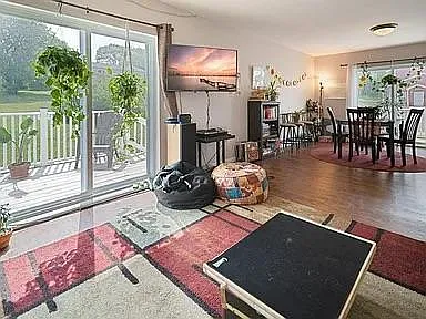 1 bed, 2000 sqft, $975 — Photo 4