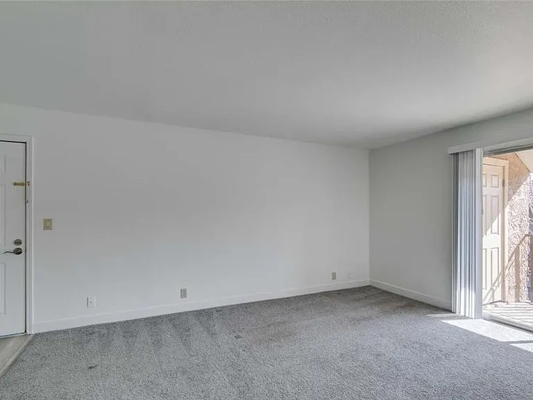 5260 River Glen Dr #268 — Photo 6