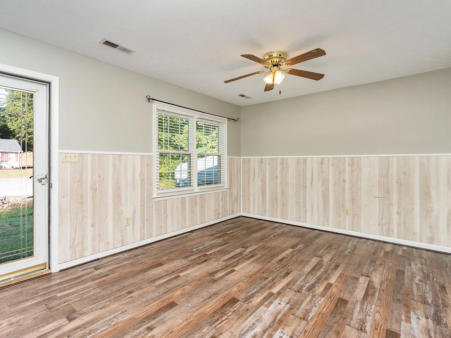 3 bed, 1100 sqft, $1,795 — Photo 2