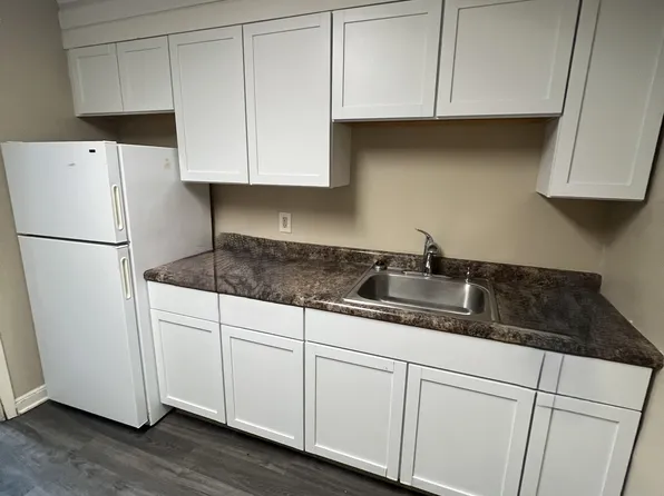 808 11th St N APT 5, Moorhead, MN 56560