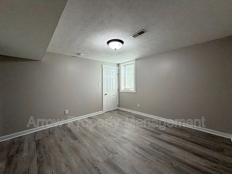 724 N 30th St — Photo 21