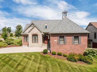 2370 Quaker Ridge Dr, Ann Arbor, MI 48108