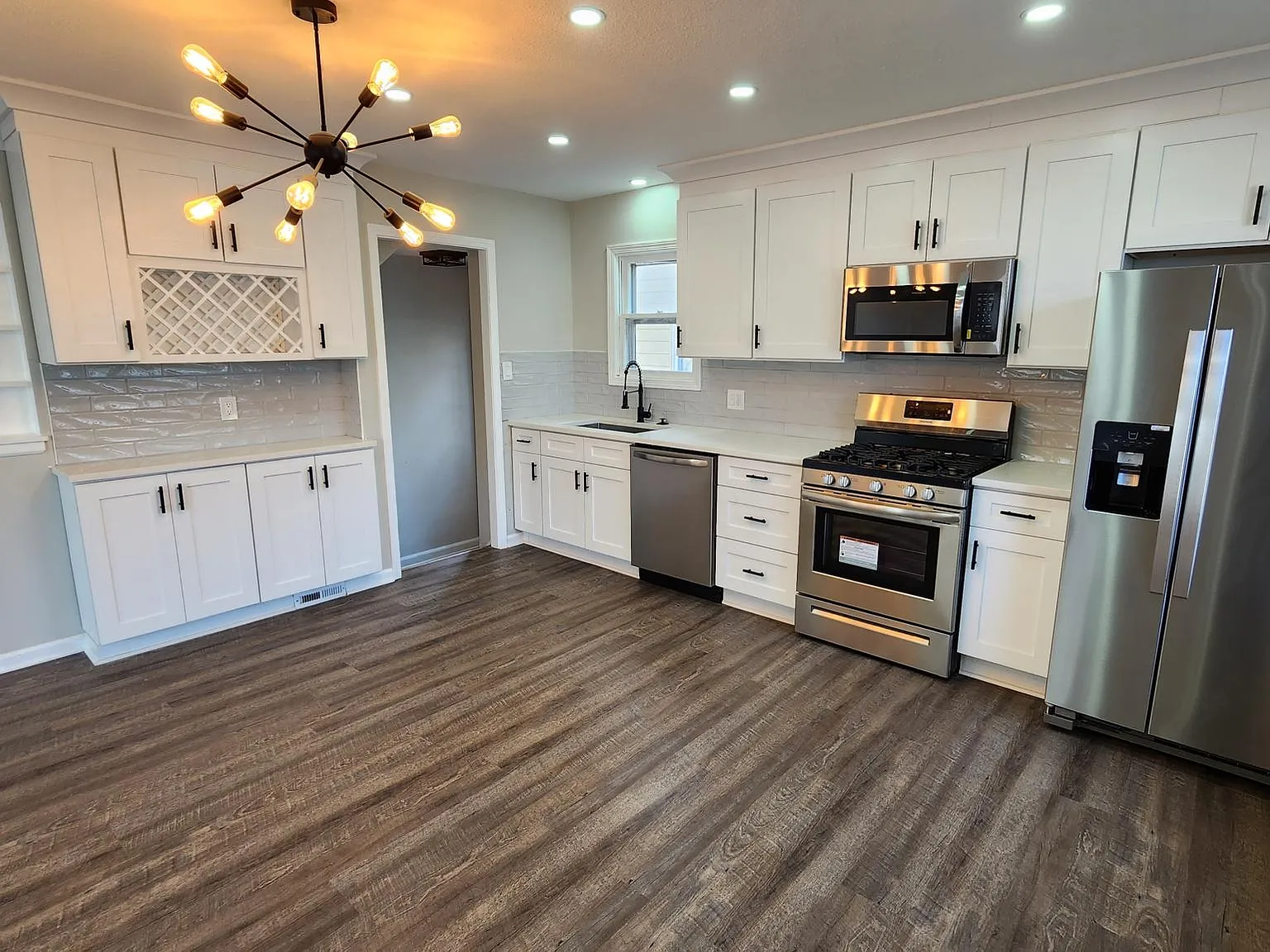 3 bed, 1188 sqft, $1,950 — Photo 2