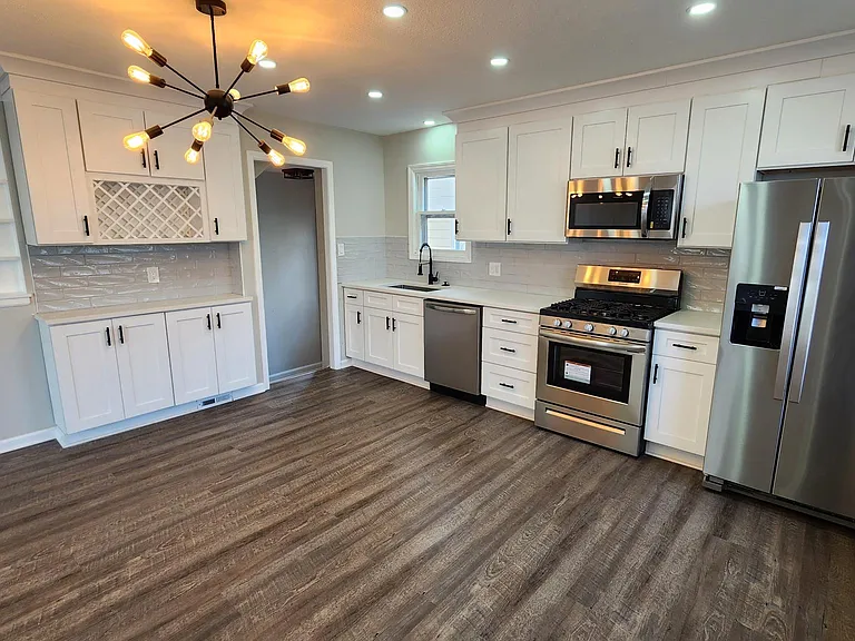 4156 Hinsdale Rd — Photo 2