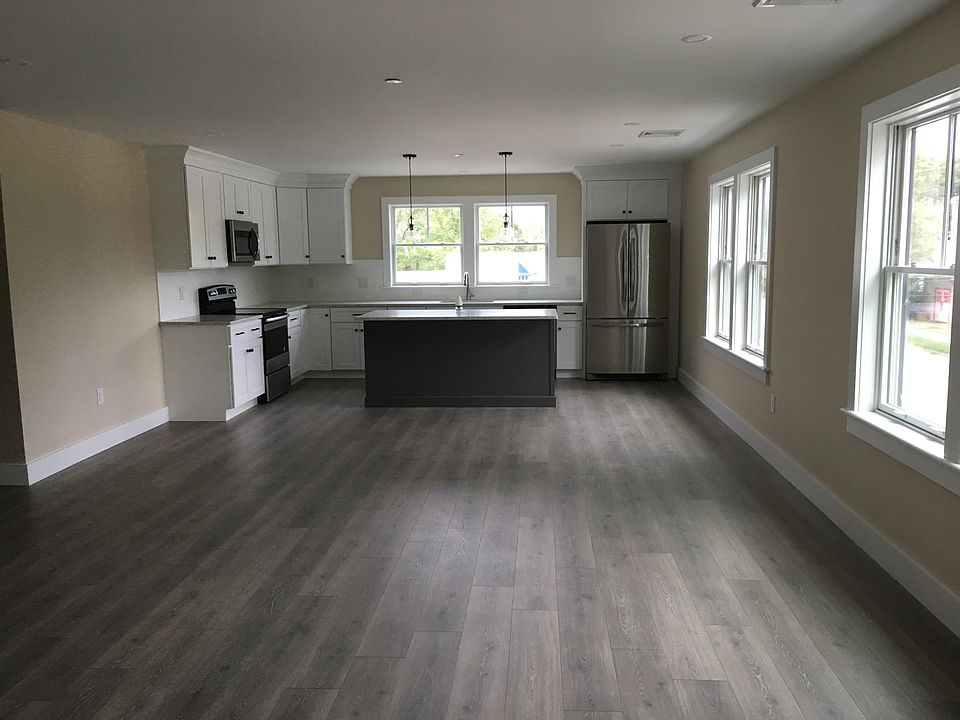 2nd image of 661 Main St