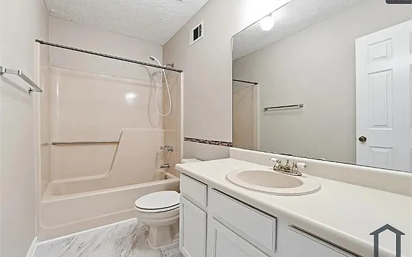 136 Sterling Ct — Photo 9